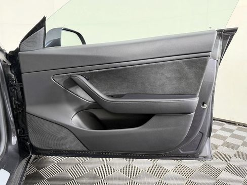 Used 2018 Tesla Model 3 Long Range RWD image 41