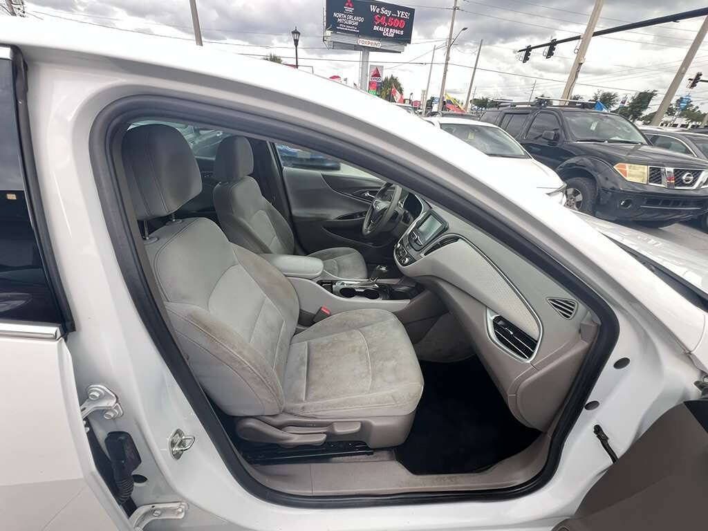 Used 2018 Chevrolet Malibu LS FWD image 19