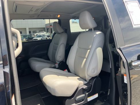 Used 2020 Toyota Sienna Limited Premium AWD/4WD image 34