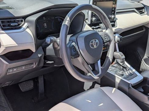 Used 2020 Toyota RAV4 Limited AWD/4WD image 10
