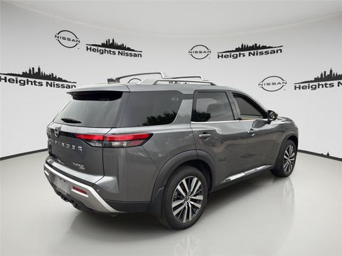 Used 2022 Nissan Pathfinder Platinum w/ Cargo Package AWD/4WD image 6