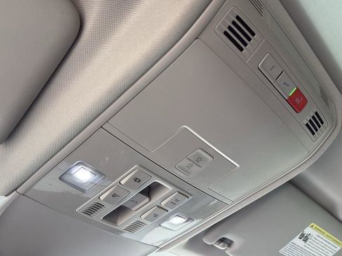 Used 2022 Volkswagen Taos SE image 23