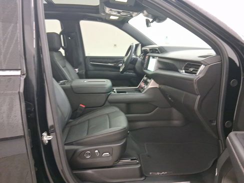 Used 2023 GMC Yukon Denali w/ Denali Reserve Package image 36