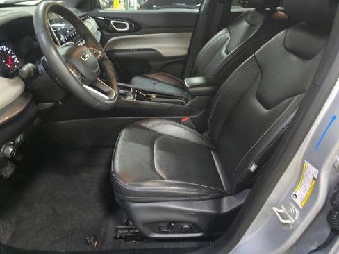 Used 2025 Jeep Compass Limited AWD/4WD image 2