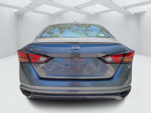 Used 2025 Nissan Altima 2.5 SV FWD image 4