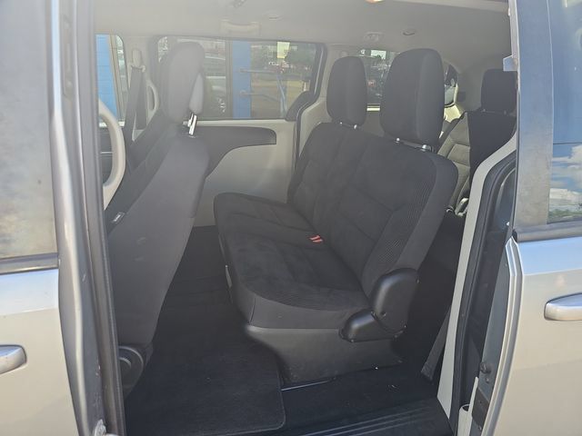 Used 2018 Dodge Grand Caravan SE w/ UConnect Hands-Free Group FWD image 9
