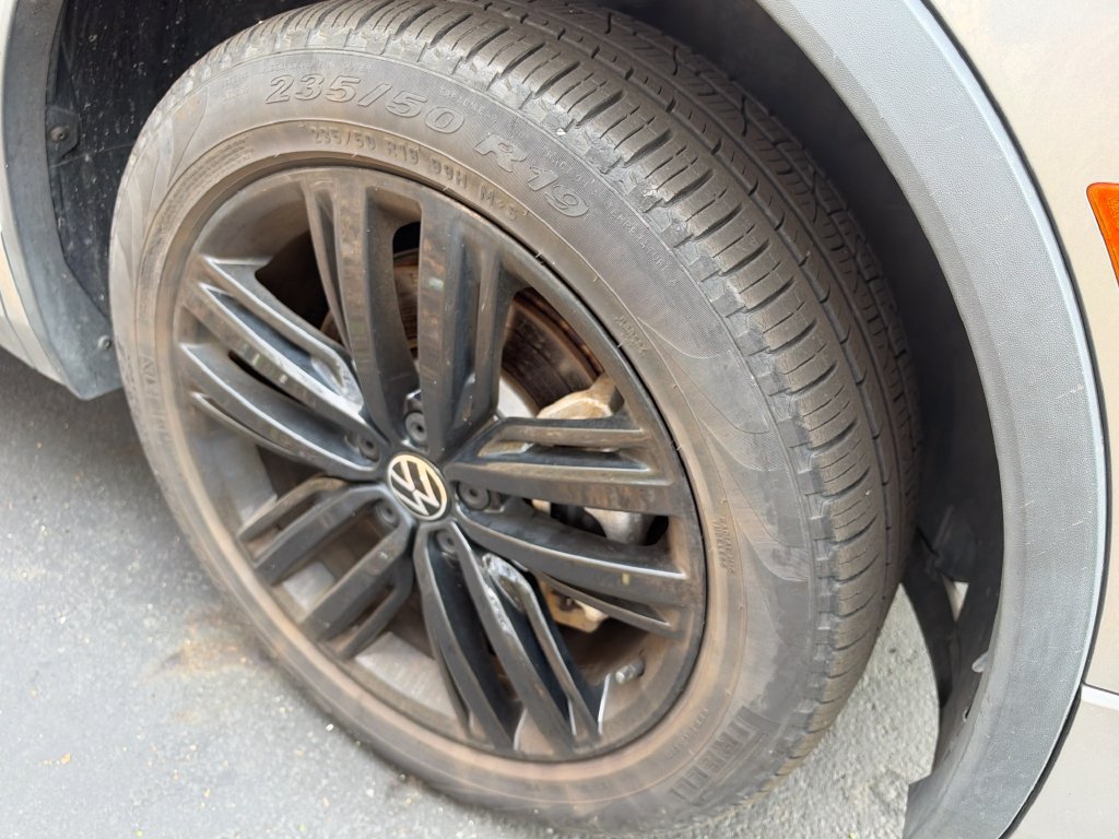 Used 2022 Volkswagen Tiguan SE R-Line AWD/4WD image 9