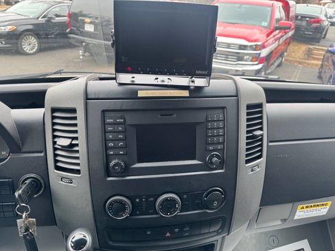 Used 2014 Freightliner Sprinter 3500 image 15