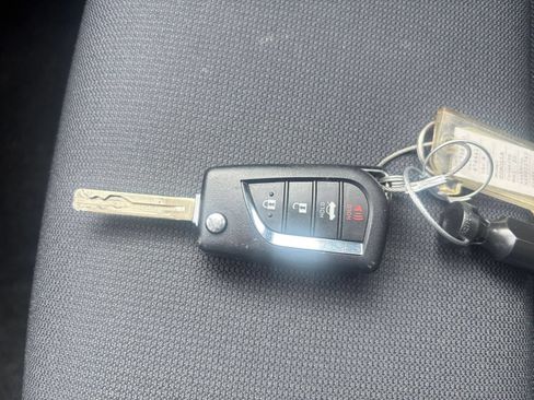 Used 2025 Toyota Corolla LE FWD image 21