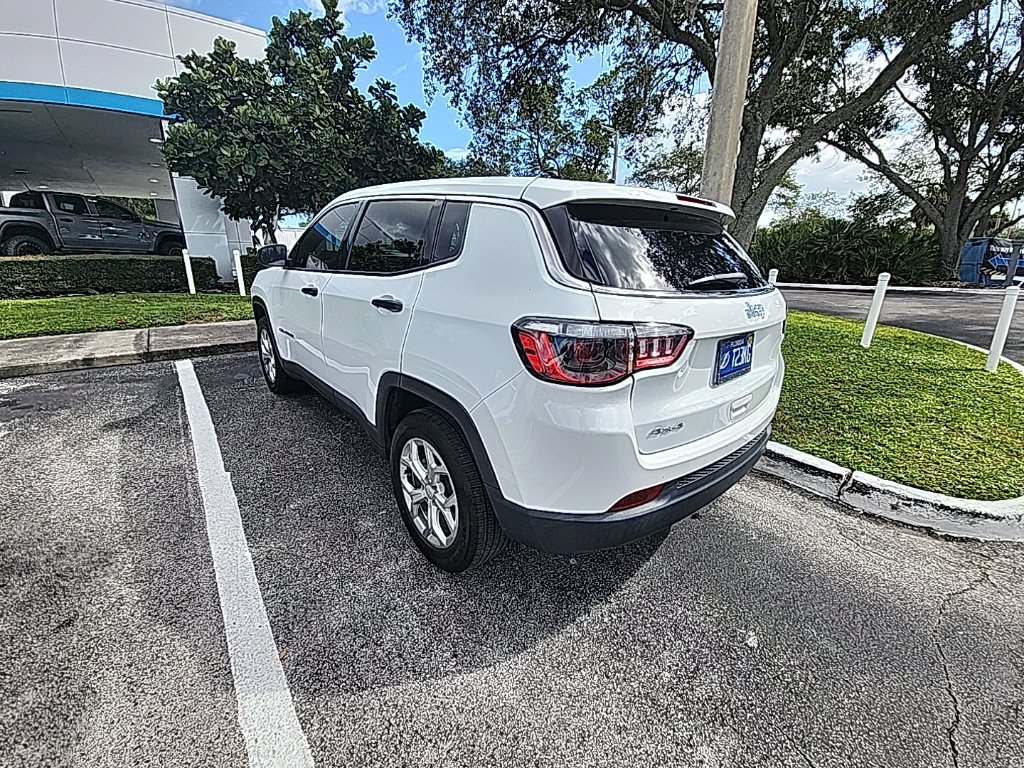 Used 2024 Jeep Compass Sport AWD/4WD image 4