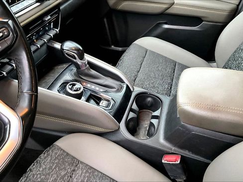 Used 2024 Chevrolet Colorado ZR2 w/ Technology Package image 15