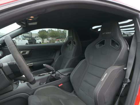 Used 2016 Ford Mustang Shelby GT350 w/ Track Package RWD image 9