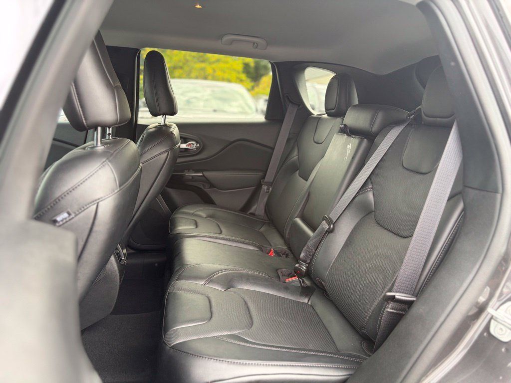 Used 2023 Jeep Cherokee Altitude Lux AWD/4WD image 12