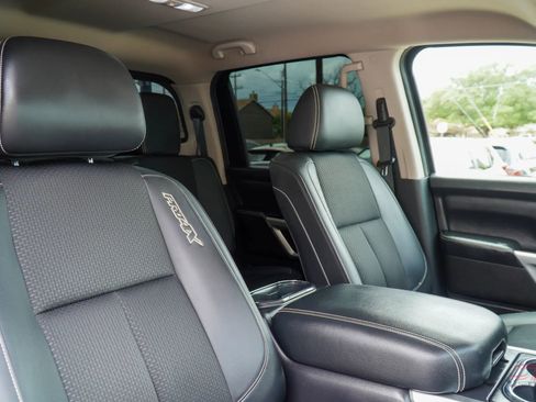 Used 2017 Nissan Titan PRO-4X image 18