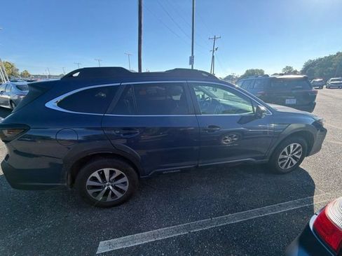 Used 2023 Subaru Outback Premium AWD/4WD image 4
