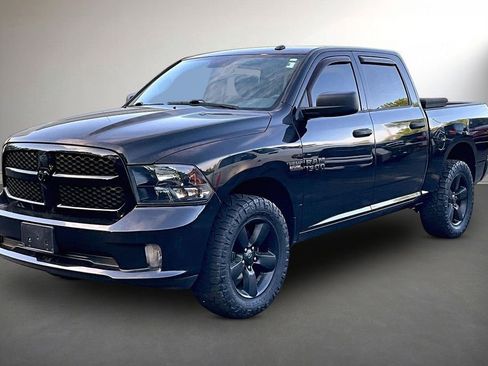 Used 2018 RAM 1500 Express w/ Black Ram 1500 Express Group AWD/4WD image 3