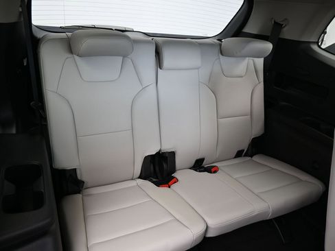 Used 2025 Kia Telluride EX w/ EX Captain's Chair Package image 43