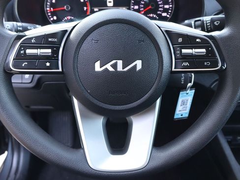 Used 2024 Kia Forte LXS w/ LXS Technology Package FWD image 11