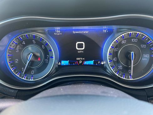 Used 2016 Chrysler 300 C RWD image 19