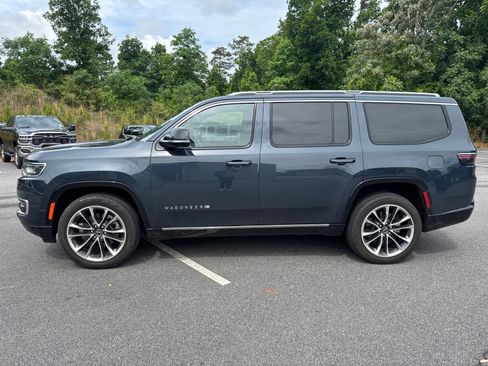Used 2024 Jeep Wagoneer Series III w/ Premium Group I AWD/4WD image 8