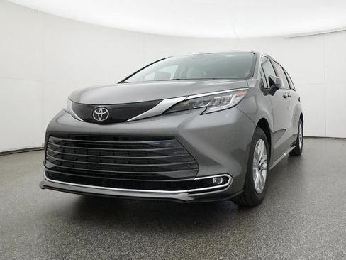 New 2026 Toyota Sienna Limited image 32