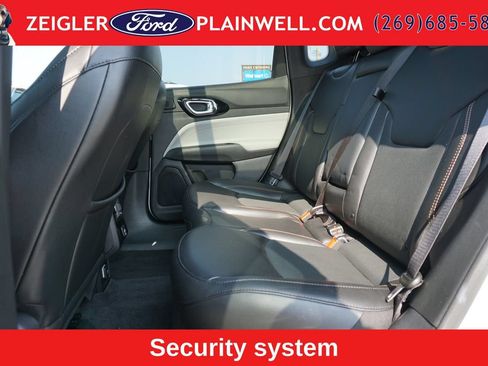 Used 2023 Jeep Compass Limited w/ Sun and Sound Group AWD/4WD image 11