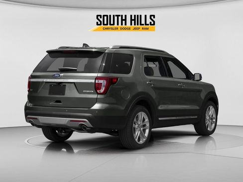 Used 2017 Ford Explorer XLT w/ Equipment Group 202A image 2