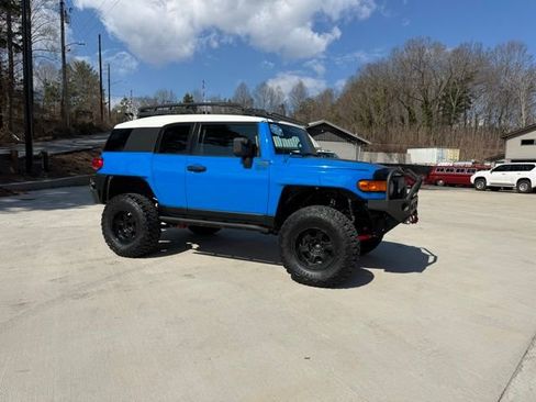 Used 2007 Toyota FJ Cruiser 4WD image 2