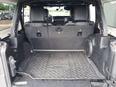 Used 2020 Jeep Wrangler Unlimited Sahara AWD/4WD image 35