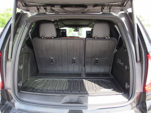 Used 2024 GMC Yukon Denali Ultimate AWD/4WD image 38