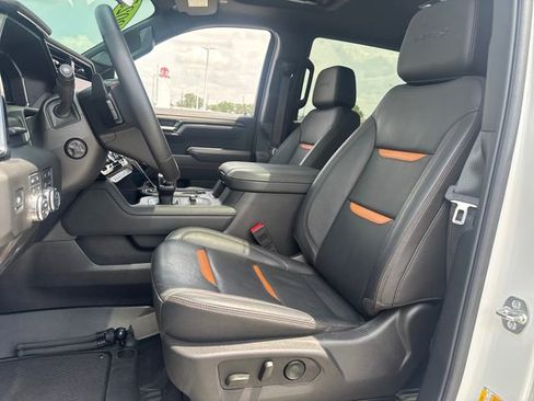 Used 2025 GMC Sierra 1500 AT4 w/ AT4 Premium Package AWD/4WD image 18