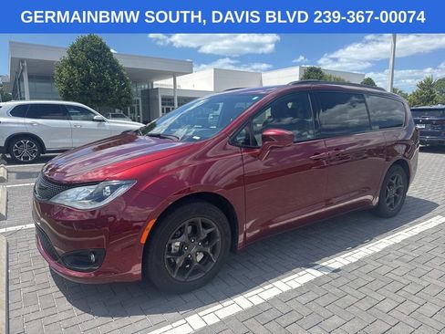 Used 2020 Chrysler Pacifica Touring-L w/ Advanced Safetytec Group image 2