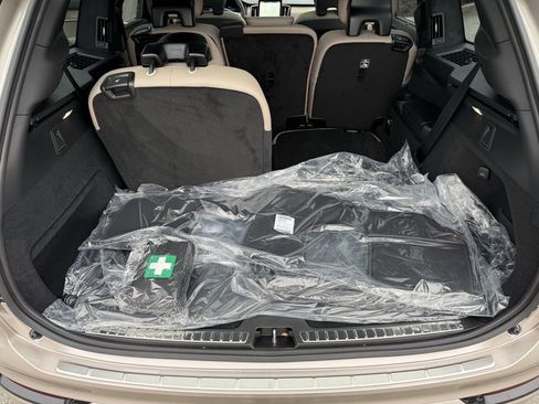 New 2026 Volvo XC90 B6 Ultra w/ Lounge Package image 13