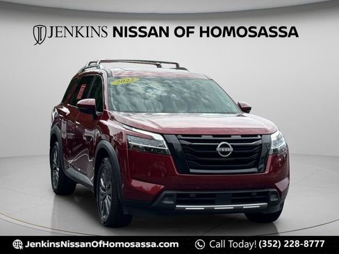 Certified 2023 Nissan Pathfinder SL w/ SL Premium Package FWD image 14