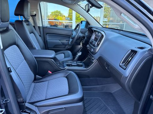 Used 2022 Chevrolet Colorado Z71 w/ Z71 Midnight Edition AWD/4WD image 4
