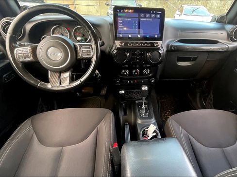 Used 2014 Jeep Wrangler Unlimited Sahara w/ Connectivity Group image 16