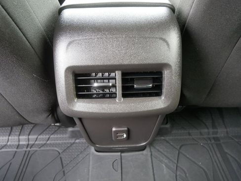 Used 2024 Chevrolet Equinox LT image 17