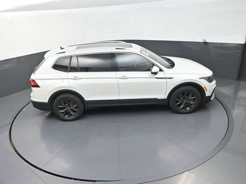 Used 2023 Volkswagen Tiguan SE w/ Panoramic Sunroof Package FWD image 19