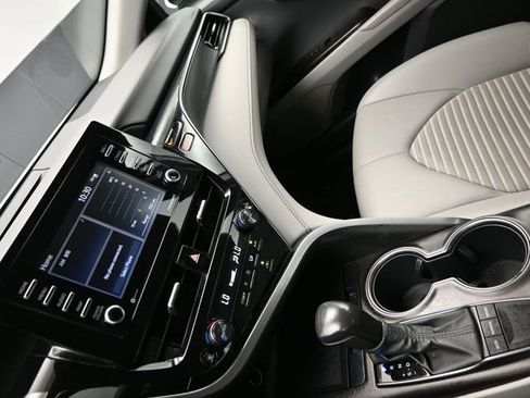 Used 2022 Toyota Camry SE image 21