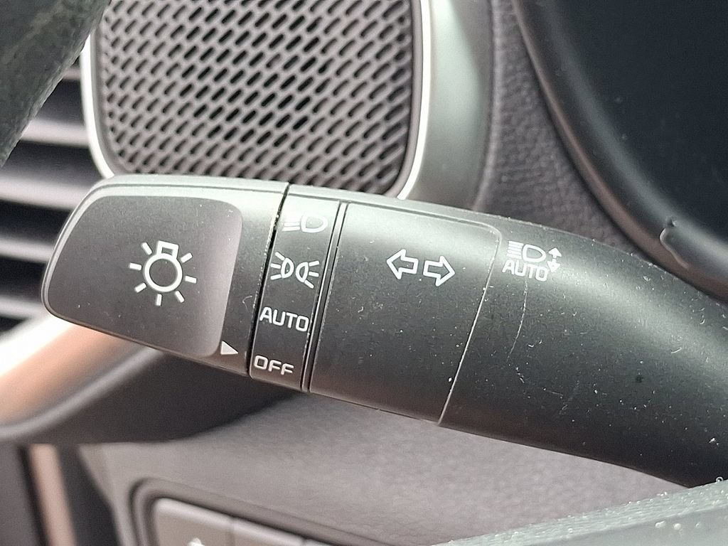 Used 2025 Kia Soul LX w/ LX Technology Package FWD image 26