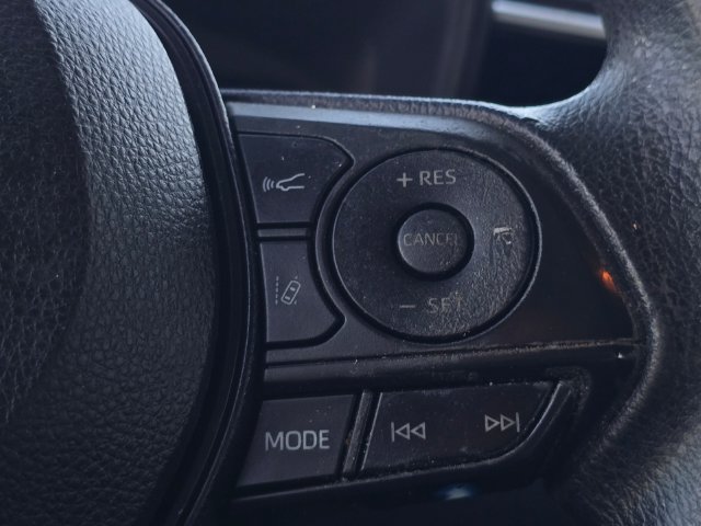 Used 2020 Toyota Corolla LE FWD image 18