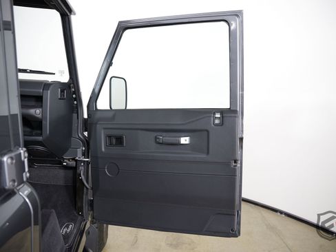 Used 1991 Land Rover Defender 110 image 31