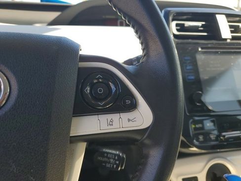 Used 2017 Toyota Prius Four image 18