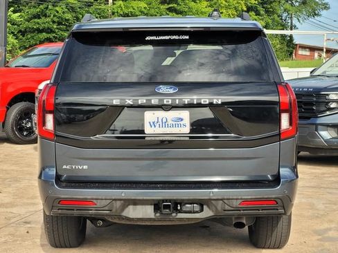 Used 2025 Ford Expedition Active RWD image 5