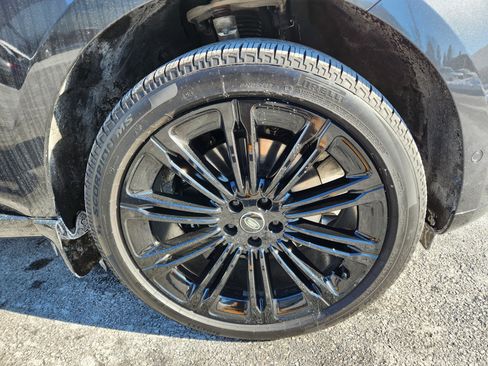 Certified 2025 Land Rover Range Rover SE image 7