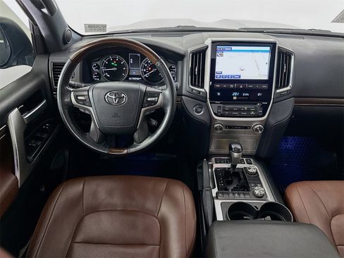 Certified 2017 Toyota Land Cruiser Base image 24