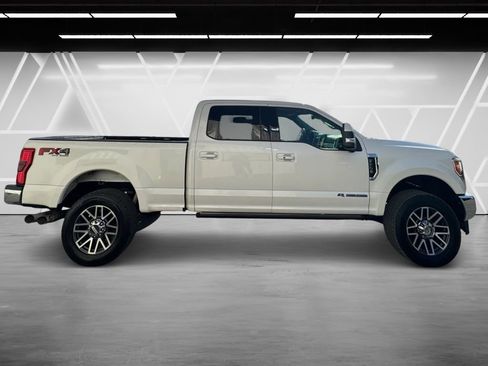 Used 2017 Ford F250 Lariat w/ Lariat Ultimate Package AWD/4WD image 5
