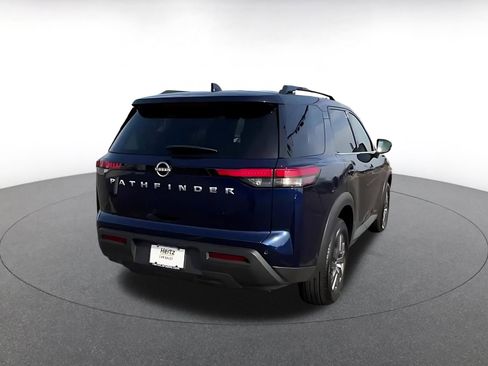 Used 2025 Nissan Pathfinder SV image 14