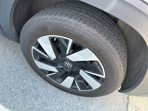 Used 2024 Volkswagen Atlas Cross Sport SE image 6