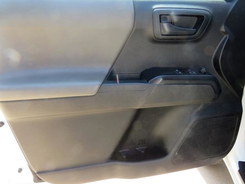 Used 2022 Toyota Tacoma SR AWD/4WD image 9